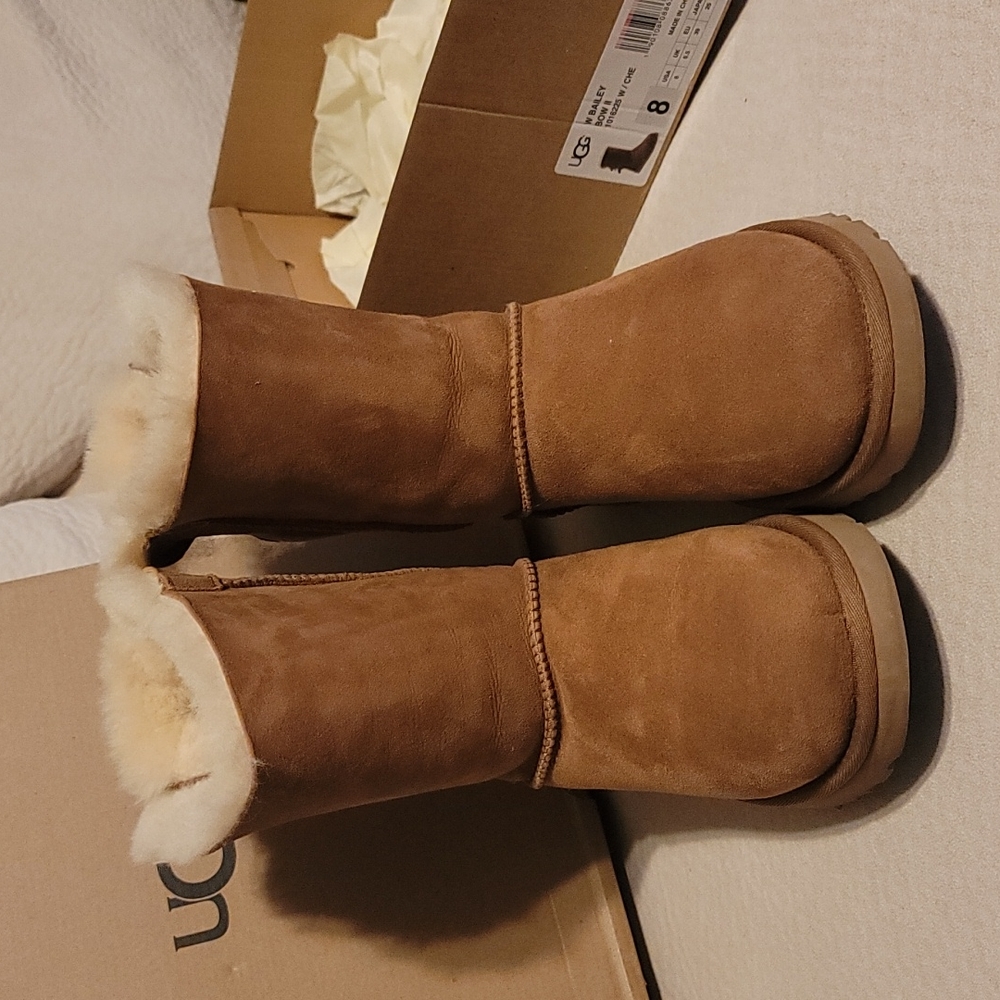 Women's UGG short ribbon boots